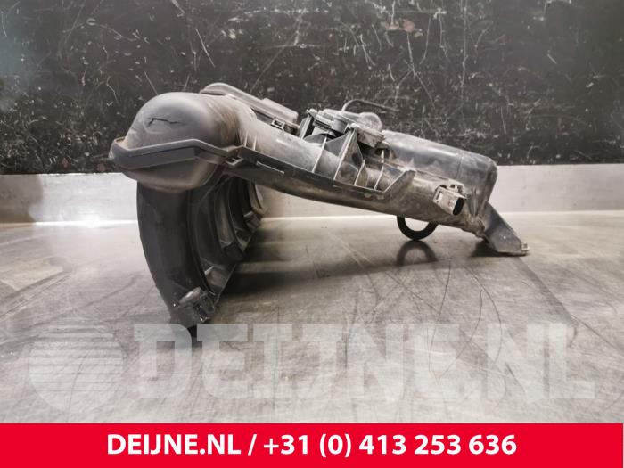 Insugsrör från en Volvo XC90 I 3.2 24V 2008