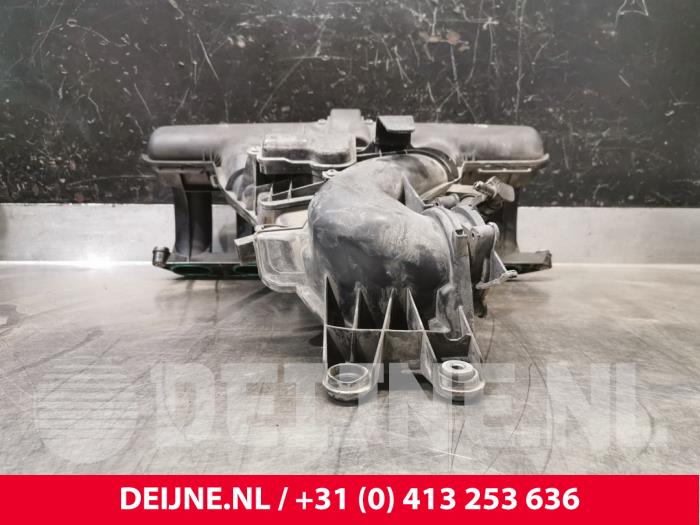 Insugsrör från en Volvo XC90 I 3.2 24V 2008