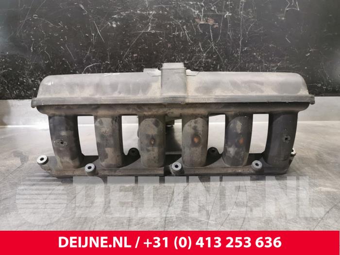 Insugsrör från en Volvo XC90 I 3.2 24V 2008