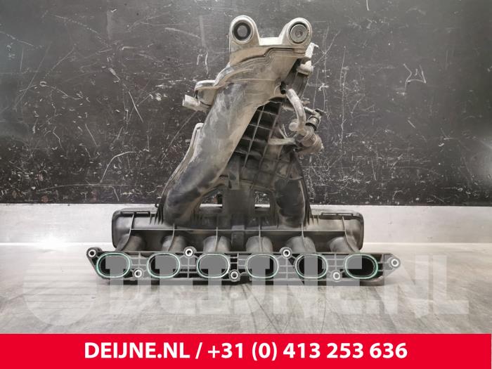 Insugsrör från en Volvo XC90 I 3.2 24V 2008