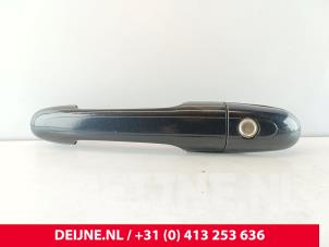 Używane Uchwyt drzwi prawych wersja 2-drzwiowa Mercedes Viano (639) 3.0 CDI V6 24V Cena € 42,35 Z VAT oferowane przez van Deijne Onderdelen Uden B.V.