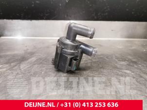 Gebruikte Extra waterpomp Lynk &amp; Co 01 1.5 PHEV Prijs € 36,30 Inclusief btw aangeboden door van Deijne Onderdelen Uden B.V.