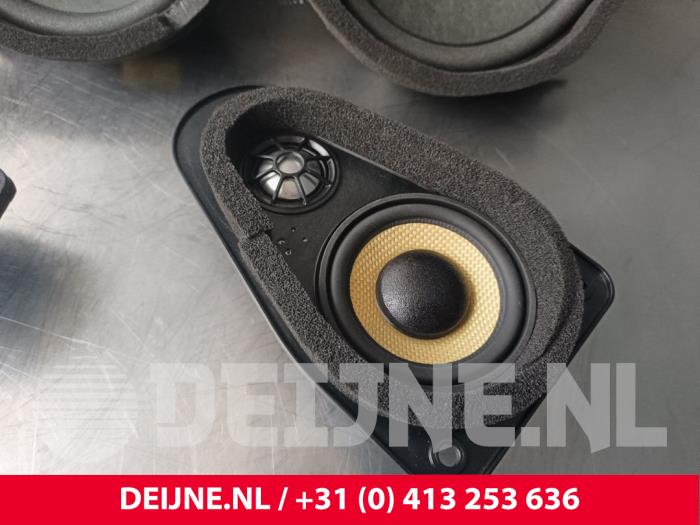 Högtalarset från en Volvo XC90 II 2.0 T8 16V Twin Engine AWD 2017