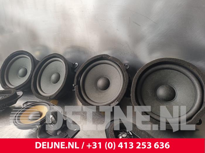 Högtalarset från en Volvo XC90 II 2.0 T8 16V Twin Engine AWD 2017