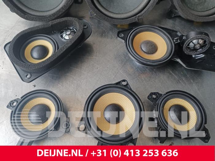 Högtalarset från en Volvo XC90 II 2.0 T8 16V Twin Engine AWD 2017