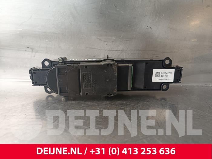 Radiokontrollpanel från en Volvo XC90 II 2.0 T8 16V Twin Engine AWD 2017