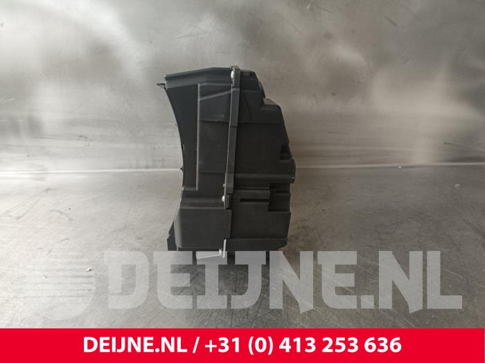 Head-up-display (HUD) från en Volvo XC90 II 2.0 T8 16V Twin Engine AWD 2017