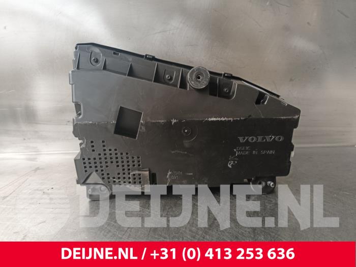 Head-up-display (HUD) från en Volvo XC90 II 2.0 T8 16V Twin Engine AWD 2017