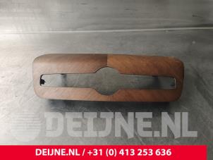 Begagnade Dekorstripe, instrumentbräda Volvo XC90 II 2.0 T8 16V Twin Engine AWD Pris € 20,00 Marginaltabell erbjuds av van Deijne Onderdelen Uden B.V.