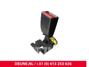 Begagnade Bakre bältesspänne, höger Lynk &amp; Co 01 1.5 PHEV Pris € 36,30 Inklusive moms erbjuds av van Deijne Onderdelen Uden B.V.