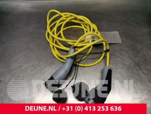 Gebruikte Oplaadkabel elektrische auto Tesla Model X P90D Prijs € 121,00 Inclusief btw aangeboden door van Deijne Onderdelen Uden B.V.