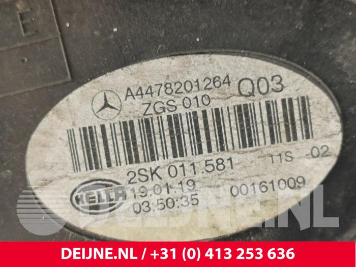 Baklykta, höger från en Mercedes-Benz Vito (447.6) 2.2 114 CDI 16V 2019