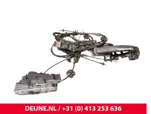 Begagnade Låsmekanism, skjutdörr, höger Ford Transit Custom 2.2 TDCi 16V Pris € 96,80 Inklusive moms erbjuds av van Deijne Onderdelen Uden B.V.