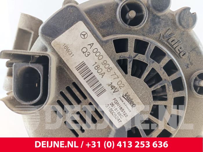 Dynamo från en Mercedes-Benz Vito (447.6) 2.2 114 CDI 16V 2016
