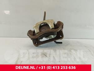 Gebruikte Remklauw (Tang) links-achter Renault Master III (FV) 2.3 dCi 165 16V FWD Prijs € 90,75 Inclusief btw aangeboden door van Deijne Onderdelen Uden B.V.