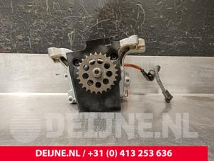 Używane Pompa oleju Volvo V40 Cross Country (MZ) 2.0 D2 16V Cena € 100,00 Procedura marży oferowane przez van Deijne Onderdelen Uden B.V.