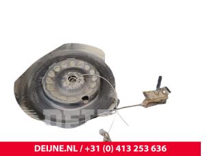 Gebruikte Ophangmechaniek reservewiel Mercedes Vito (447.6) 2.2 116 CDI 16V Prijs € 151,25 Inclusief btw aangeboden door van Deijne Onderdelen Uden B.V.