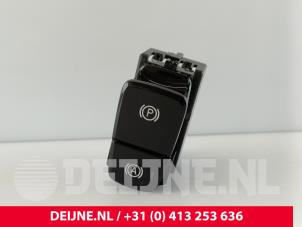 Gebruikte Handrem schakelaar Volvo XC40 (XZ) 1.5 T3 12V Prijs € 40,00 Margeregeling aangeboden door van Deijne Onderdelen Uden B.V.