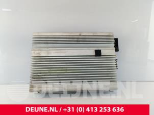 Gebruikte Radio versterker Volvo C70 (NC) 2.0 T 20V Prijs € 95,00 Margeregeling aangeboden door van Deijne Onderdelen Uden B.V.