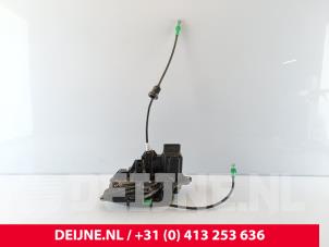 Gebruikte Deurslot Mechaniek 4Deurs links-voor Volvo V60 II (ZW) 2.0 T6 16V Twin Engine Prijs € 80,00 Margeregeling aangeboden door van Deijne Onderdelen Uden B.V.