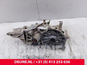 Używane Skrzynia biegów Nissan NV 200 (M20M) E-NV200 Cena € 1.482,25 Z VAT oferowane przez van Deijne Onderdelen Uden B.V.