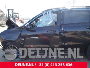 Begagnade Dörr, 4-dörrars, vänster fram Lynk &amp; Co 01 1.5 PHEV Pris € 665,50 Inklusive moms erbjuds av van Deijne Onderdelen Uden B.V.