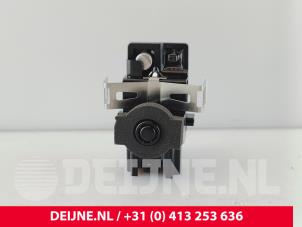 Gebruikte Temperatuursensor binnen Ford Transit Custom 2.0 EcoBlue 136 Prijs € 42,35 Inclusief btw aangeboden door van Deijne Onderdelen Uden B.V.