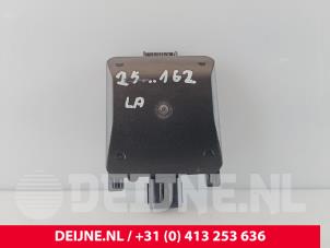 Gebruikte Sensor ACC (afstand) Volvo C40 Recharge (XK) Recharge Twin 78 kWh Prijs € 193,60 Inclusief btw aangeboden door van Deijne Onderdelen Uden B.V.