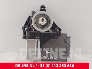 Używane Silnik szyby drzwiowej Volvo C40 Recharge (XK) Recharge Twin 78 kWh Cena € 42,35 Z VAT oferowane przez van Deijne Onderdelen Uden B.V.