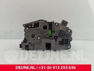 Begagnade Låsmekanism, skjutdörr, höger Ford Transit Custom 2.0 EcoBlue 136 Pris € 272,25 Inklusive moms erbjuds av van Deijne Onderdelen Uden B.V.