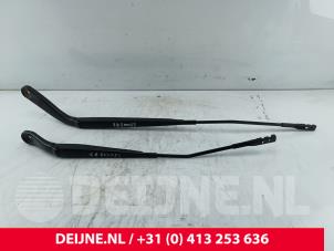 Begagnade Svängarmsats vindrutetorkare Mercedes Vito (447.6) 1.6 111 CDI 16V Pris € 36,30 Inklusive moms erbjuds av van Deijne Onderdelen Uden B.V.