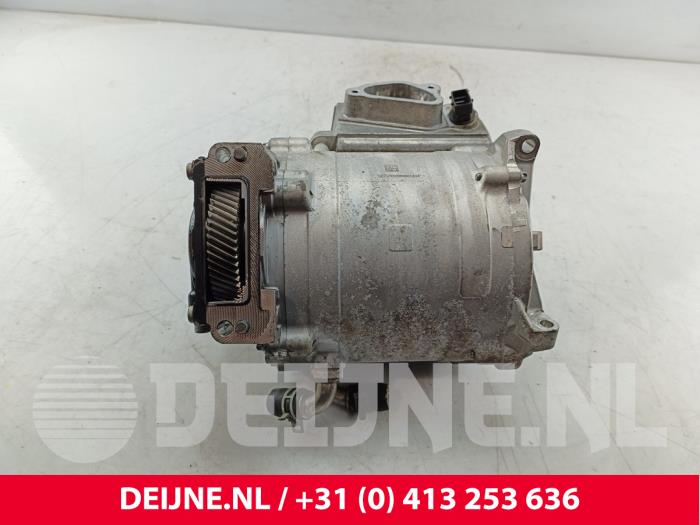 Hybriddrivenhet från en Volvo XC40 (XZ) 1.5 T4 Plug-in Hybrid 12V 2021