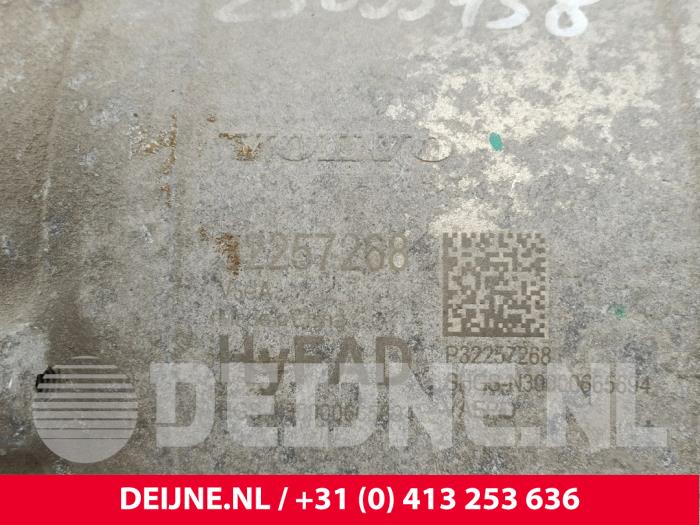 Hybriddrivenhet från en Volvo XC40 (XZ) 1.5 T4 Plug-in Hybrid 12V 2021