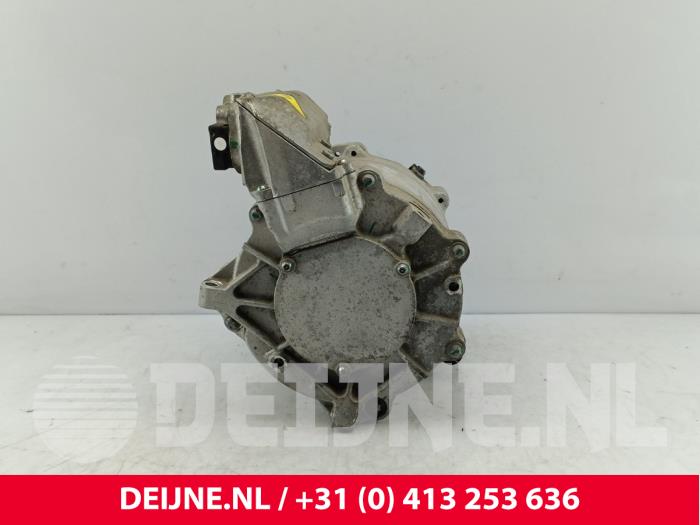 Hybriddrivenhet från en Volvo XC40 (XZ) 1.5 T4 Plug-in Hybrid 12V 2021