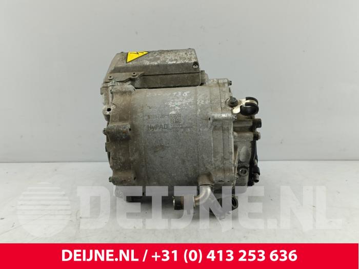 Hybriddrivenhet från en Volvo XC40 (XZ) 1.5 T4 Plug-in Hybrid 12V 2021