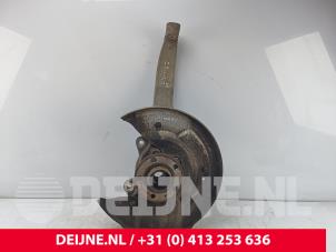 Gebruikte Fusee links-voor Volvo XC90 II 2.0 T8 16V Twin Engine AWD Prijs € 400,00 Margeregeling aangeboden door van Deijne Onderdelen Uden B.V.