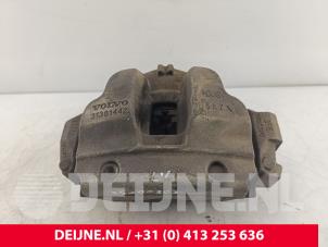 Gebruikte Remklauw (Tang) links-voor Volvo XC90 II 2.0 T8 16V Twin Engine AWD Prijs € 45,00 Margeregeling aangeboden door van Deijne Onderdelen Uden B.V.