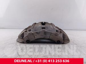 Begagnade Främre bromsok, höger Porsche Cayenne II (92A) 3.0 D V6 24V Pris € 225,00 Marginaltabell erbjuds av van Deijne Onderdelen Uden B.V.