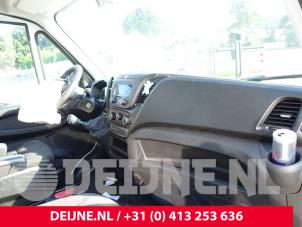 Gebruikte Dashboardkastje Iveco New Daily VI 33S14, 35C14, 35S14 Prijs op aanvraag aangeboden door van Deijne Onderdelen Uden B.V.