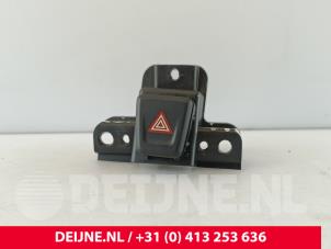 Gebruikte Alarmlicht Schakelaar Seres 3 52kWh Prijs € 36,30 Inclusief btw aangeboden door van Deijne Onderdelen Uden B.V.