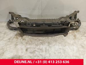Gebruikte Frontpaneel Volvo V60 I (FW/GW) 2.4 D6 20V Plug-in Hybrid AWD Prijs € 420,00 Margeregeling aangeboden door van Deijne Onderdelen Uden B.V.