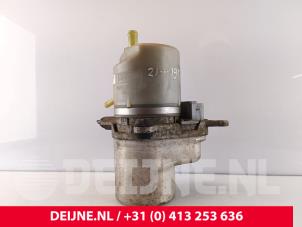 Begagnade Servostyrningspump Volvo V50 (MW) 2.0 D 16V Pris € 75,00 Marginaltabell erbjuds av van Deijne Onderdelen Uden B.V.