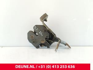 Używane Mechanizm zamka pokrywy silnika Volvo 850 Estate 2.5i 10V Cena € 25,00 Procedura marży oferowane przez van Deijne Onderdelen Uden B.V.