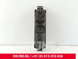 Gebruikte Elektrisch Raam Schakelaar Mercedes Sprinter 3,5t (906.63) 313 CDI 16V Prijs € 42,35 Inclusief btw aangeboden door van Deijne Onderdelen Uden B.V.
