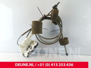 Gebruikte Schuifdeur Slotmechaniek rechts Mercedes Vito (447.6) 1.6 111 CDI 16V Prijs € 248,05 Inclusief btw aangeboden door van Deijne Onderdelen Uden B.V.