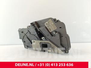 Begagnade Låsmekanism, skjutdörr, höger Ford Transit Custom 2.2 TDCi 16V Pris € 96,80 Inklusive moms erbjuds av van Deijne Onderdelen Uden B.V.