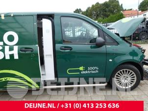 Używane Drzwi prawe wersja 2-drzwiowa Mercedes eVito (447.6) 90 kWh Cena € 726,00 Z VAT oferowane przez van Deijne Onderdelen Uden B.V.
