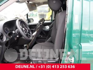 Używane Fotel lewy Mercedes eVito (447.6) 90 kWh Cena € 242,00 Z VAT oferowane przez van Deijne Onderdelen Uden B.V.