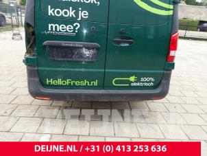 Używane Zderzak tylny Mercedes eVito Tourer (447.7) 90 kWh Cena na żądanie oferowane przez van Deijne Onderdelen Uden B.V.