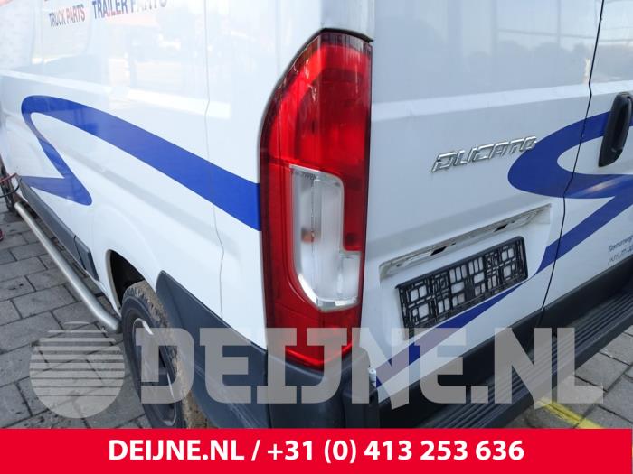 Baklykta, vänster från en Fiat Ducato (250) 2.3 D 130 Multijet 2019